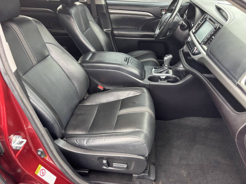 2017 Toyota Highlander SE