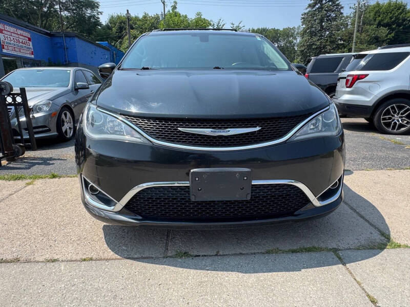 2017 Chrysler Pacifica Touring-L