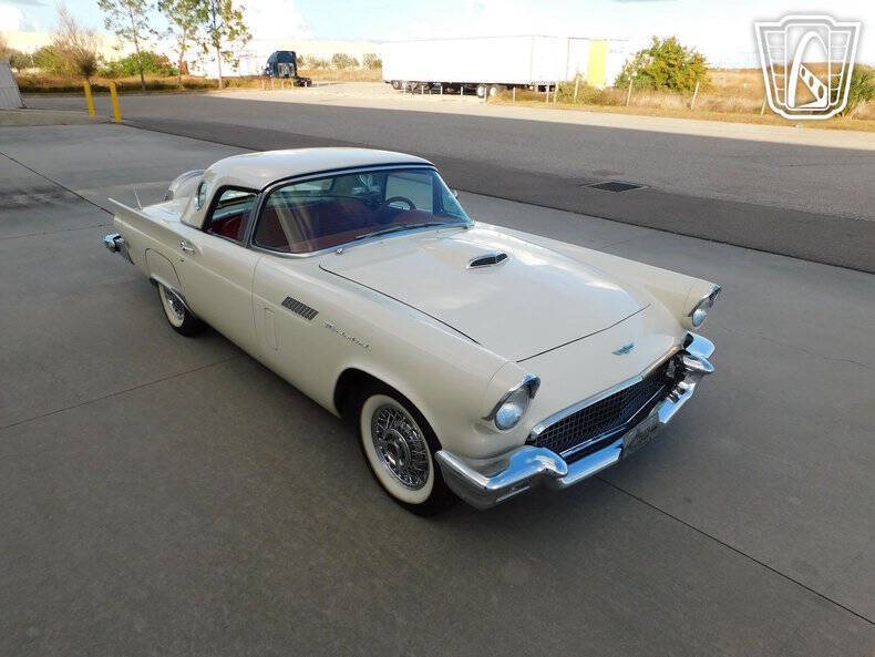 1957 Ford Thunderbird