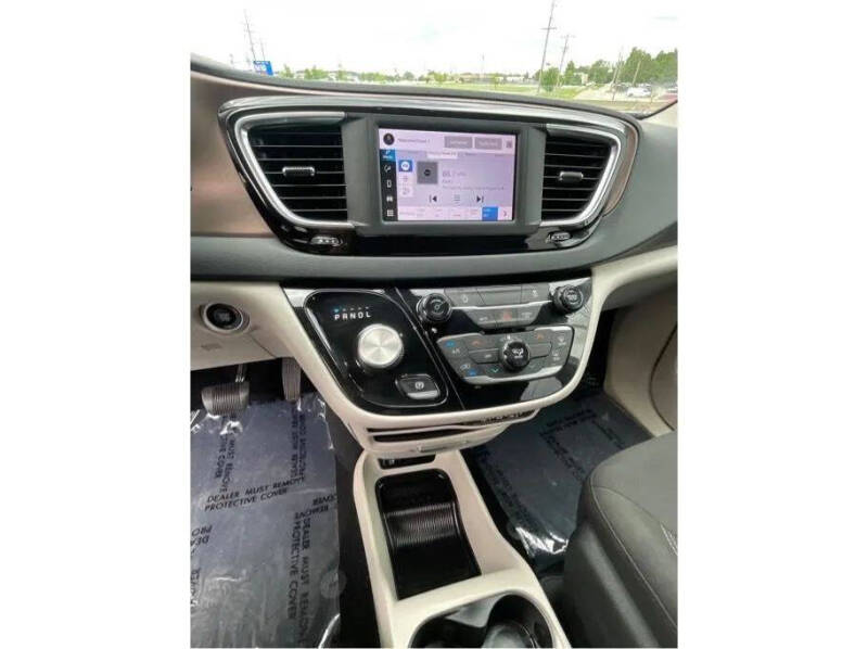 2022 Chrysler Voyager LX