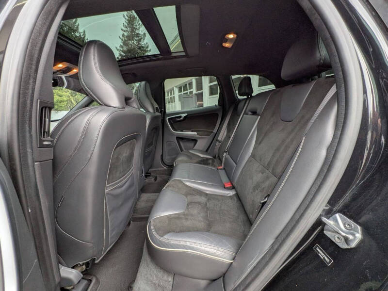 2015 Volvo XC60 T6 R-Design Platinum