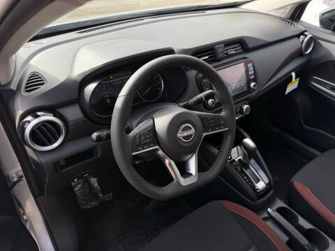 2025 Nissan Versa SR