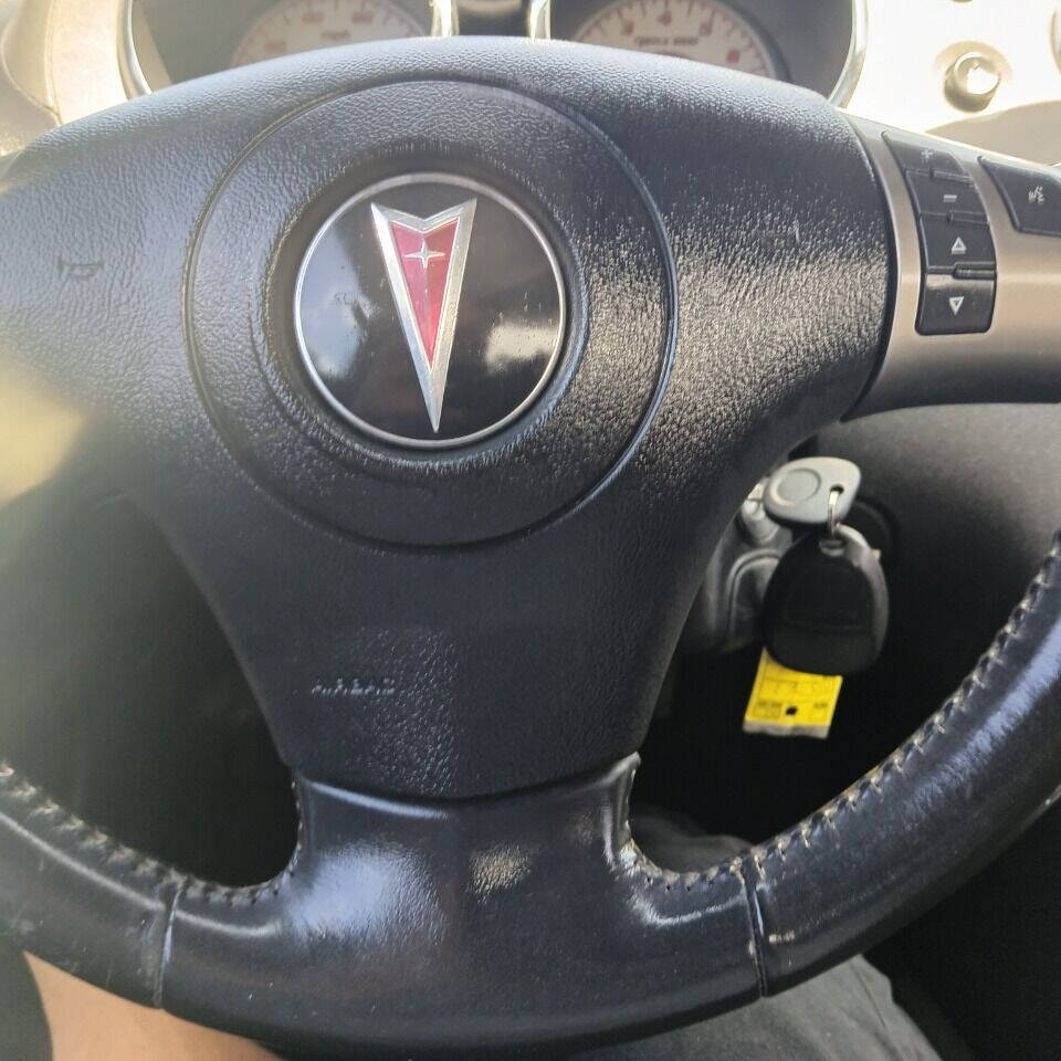 2007 Pontiac Solstice Convertible - $7,950