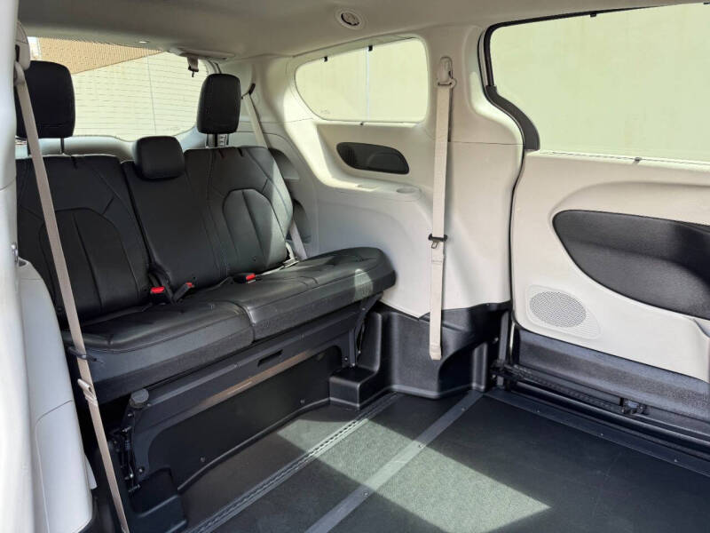 2021 Chrysler Pacifica Touring L