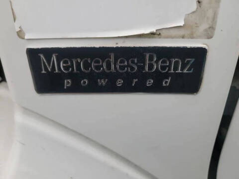 2004 Freightliner M2 106