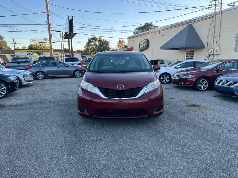 2011 Toyota Sienna LE 8-Passenger