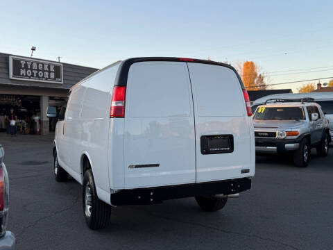 2022 Chevrolet Express 2500