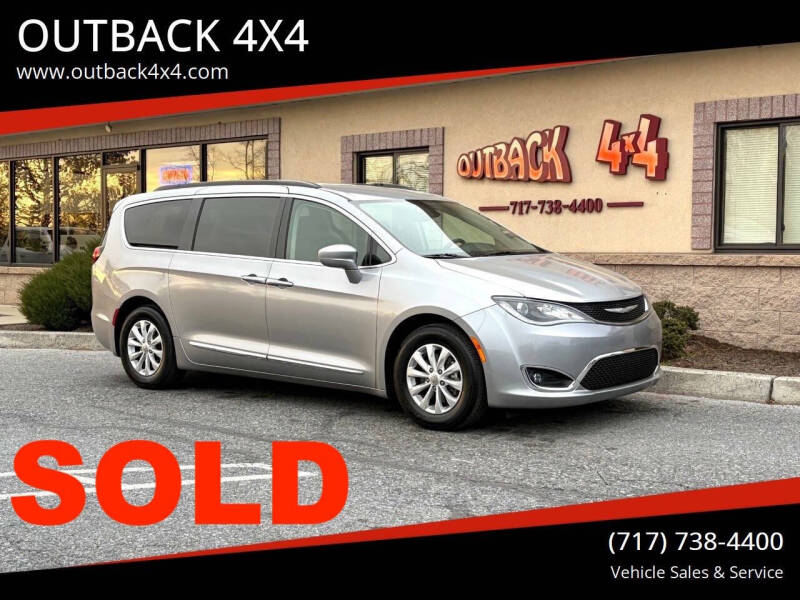 2017 Chrysler Pacifica Touring-L's photo