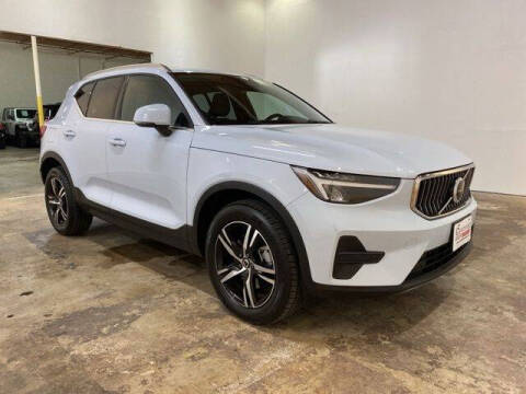 2025 Volvo XC40 B5 Core Bright Theme