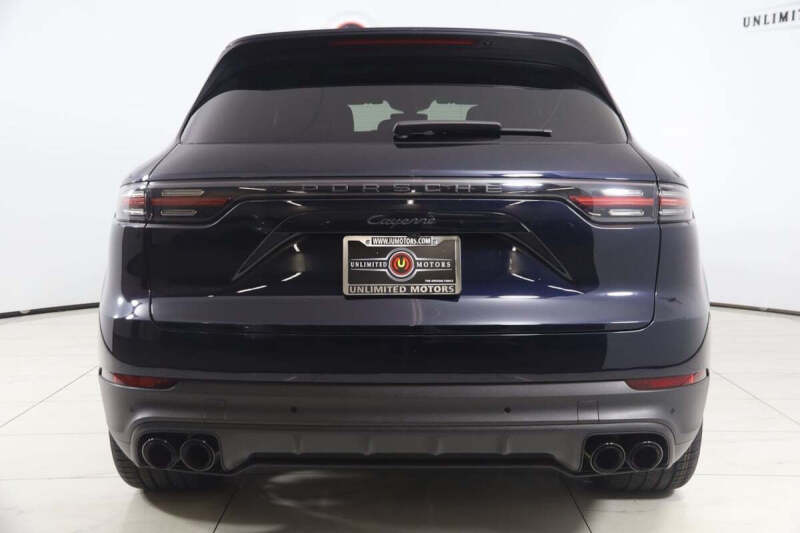 2023 Porsche Cayenne Platinum Edition