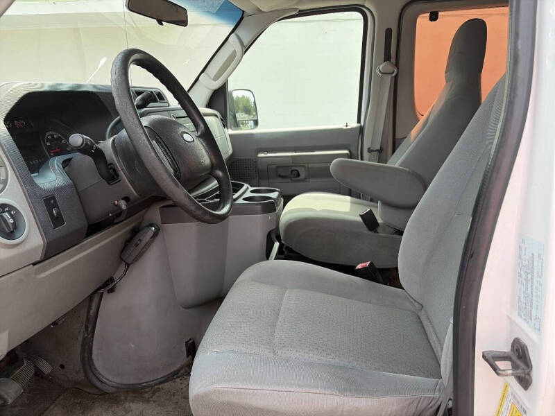 2009 Ford E-Series E-350 SD XLT