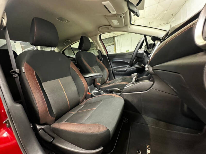 2022 Nissan Versa SR