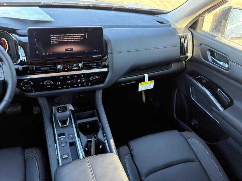 2026 Nissan Pathfinder SL