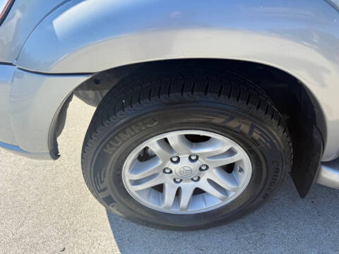 2004 Toyota Sequoia SR5