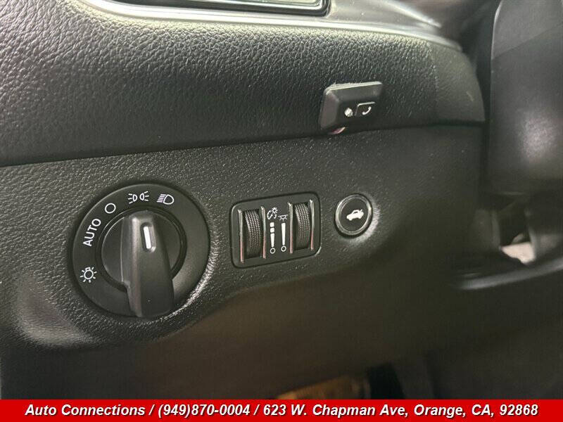 2016 Dodge Challenger SXT Plus