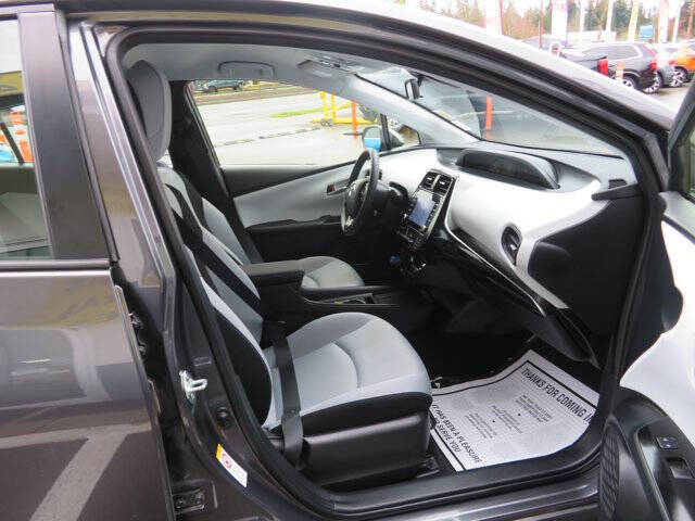 2022 Toyota Prius LE
