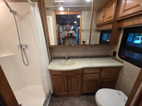 2017 Winnebago Adventurer 37