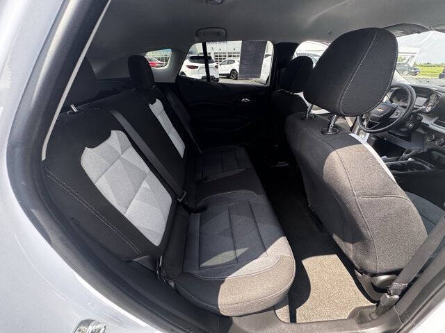 2025 Chevrolet Trax LS