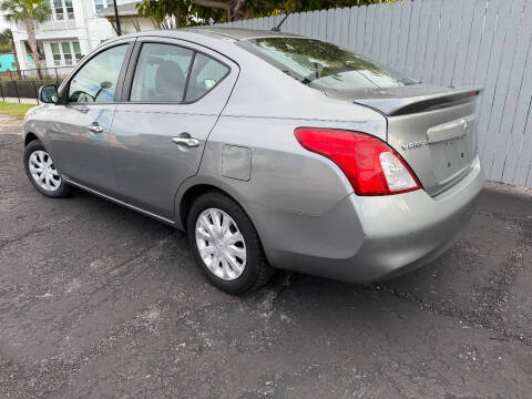2013 Nissan Versa 1.6 SV