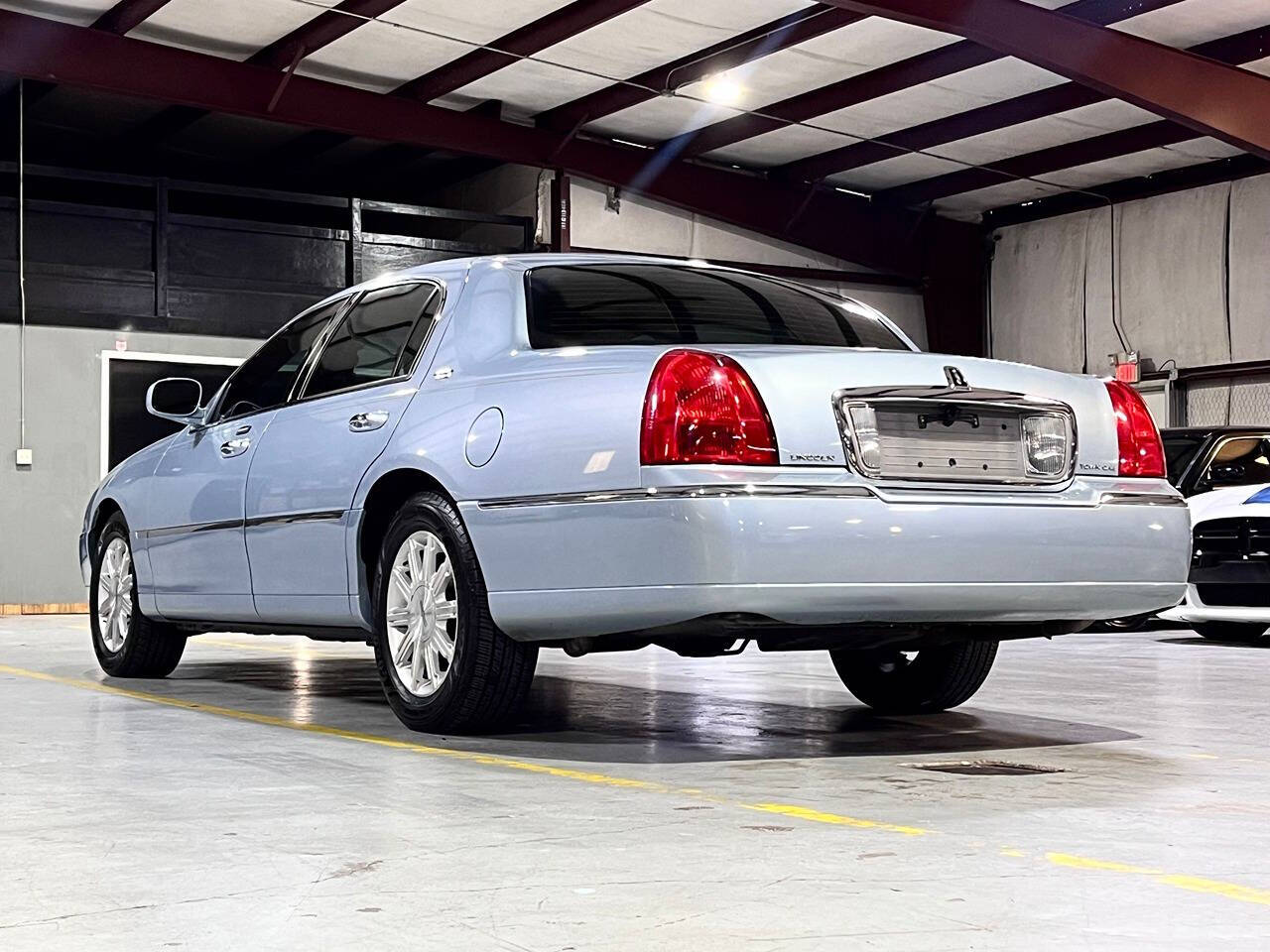 2010 Lincoln Town Car for sale at Carnival Car Company in Victoria, TX