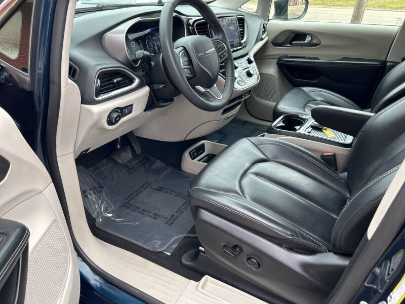 2023 Chrysler Pacifica Touring L