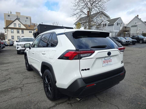 2021 Toyota RAV4 Hybrid XLE