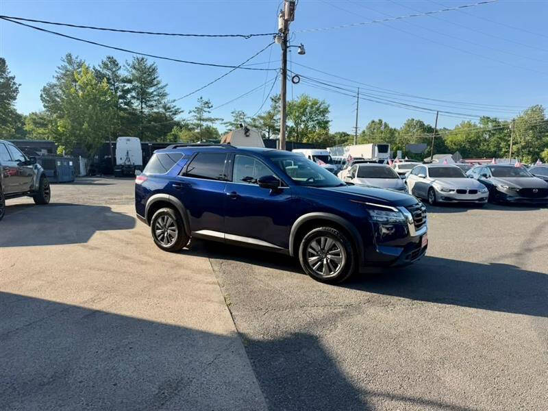 2022 Nissan Pathfinder SV
