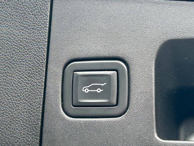 2022 Cadillac XT4 Premium Luxury