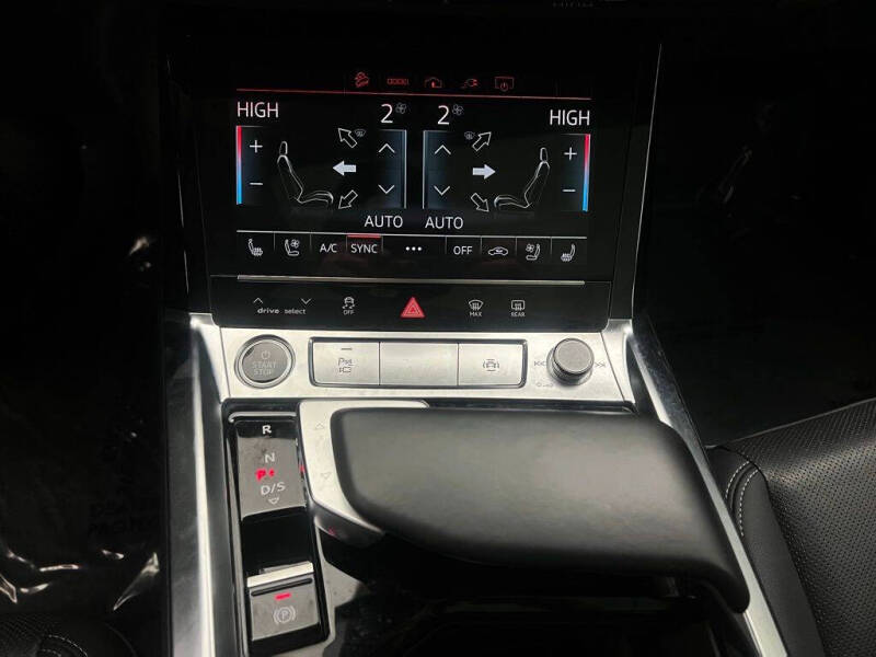 2022 Audi e-tron quattro Premium Plus