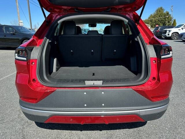 2025 VinFast VF8 Eco