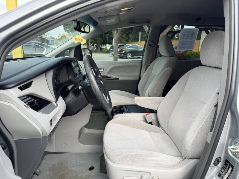 2015 Toyota Sienna LE 8-Passenger