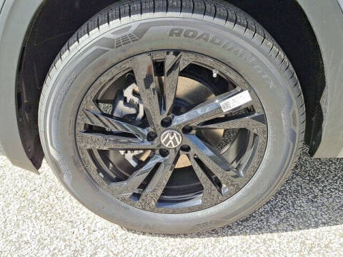 2026 Volkswagen Atlas Cross Sport SEL R-Line Black 4Motion