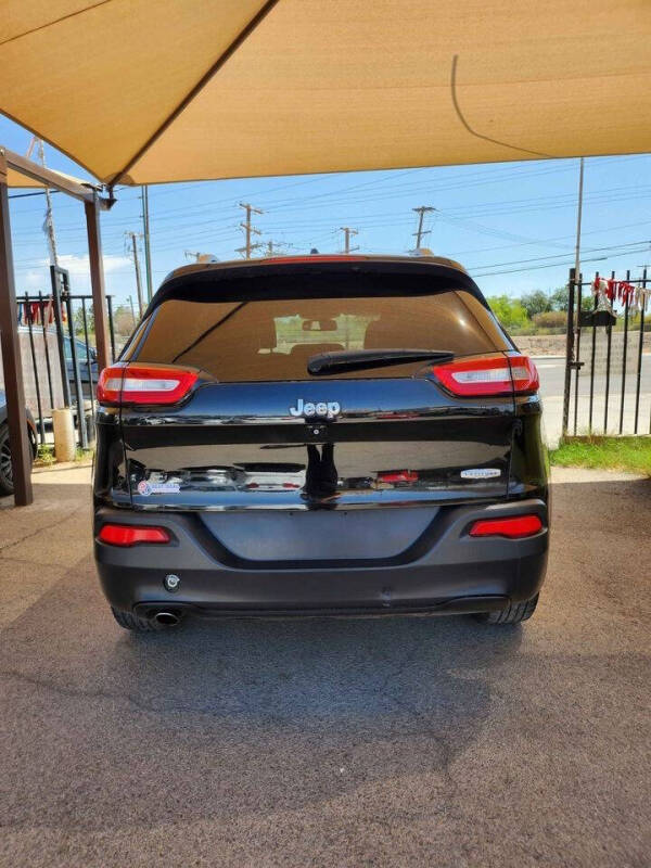 2018 Jeep Cherokee null photo 3