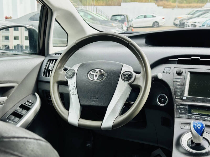 2010 Toyota Prius III