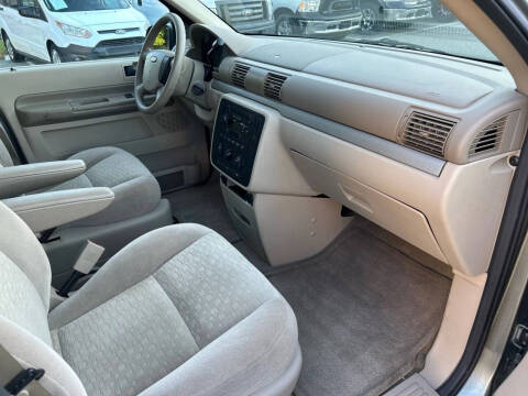 2004 Ford Freestar SE