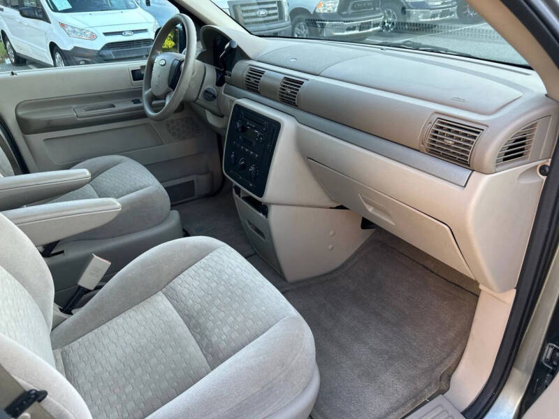 2004 Ford Freestar SE