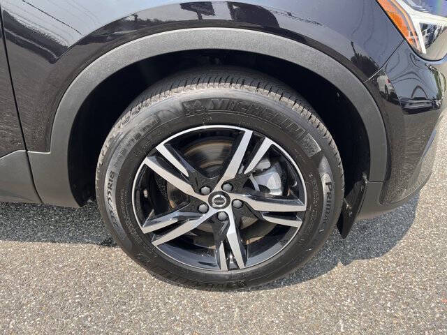 2025 Volvo XC40 B5 Core Bright Theme