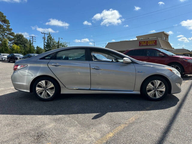 2013 Hyundai SONATA Hybrid for sale at CarMood in Virginia Beach, VA