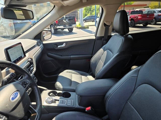 2020 Ford Escape Hybrid Titanium