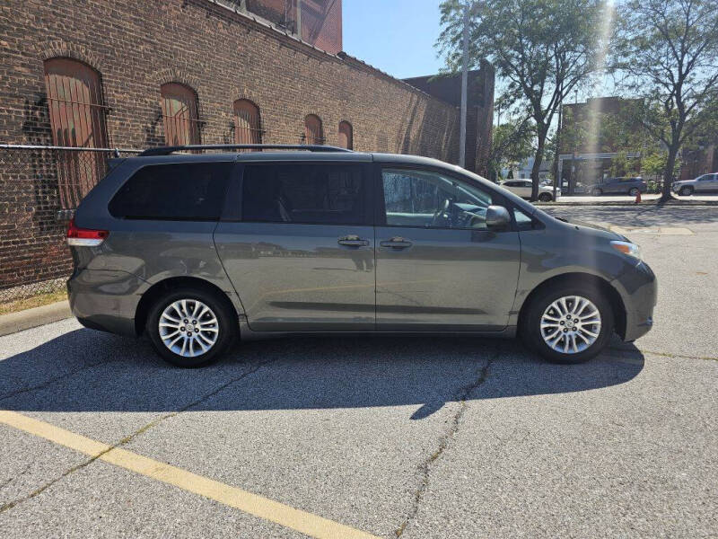 2012 Toyota Sienna