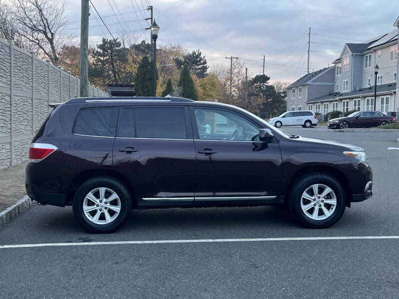 2011 Toyota Highlander null photo 6