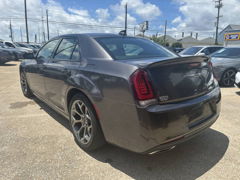 2018 Chrysler 300 S