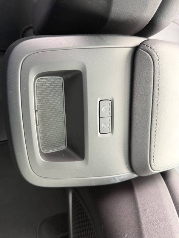2025 Volvo XC60 B5 Core Dark Theme