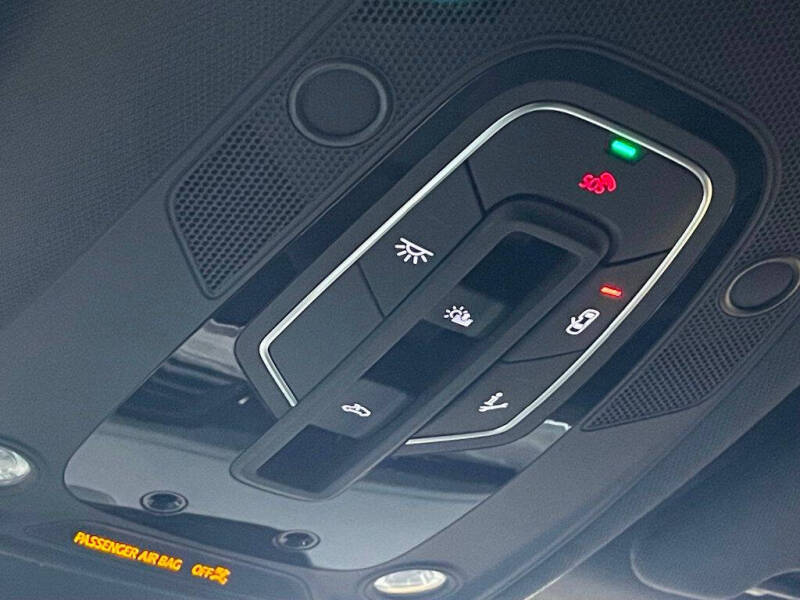 2022 Audi e-tron quattro Premium Plus