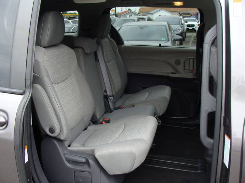 2021 Toyota Sienna LE 8-Passenger
