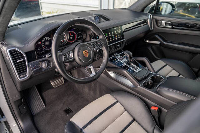 2022 Porsche Cayenne 16