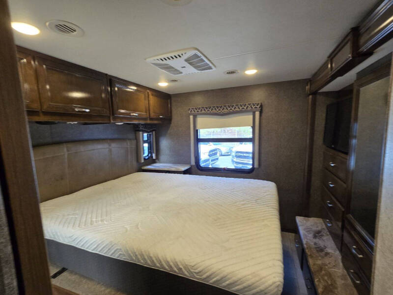 2020 Thor Motor Coach Omni
