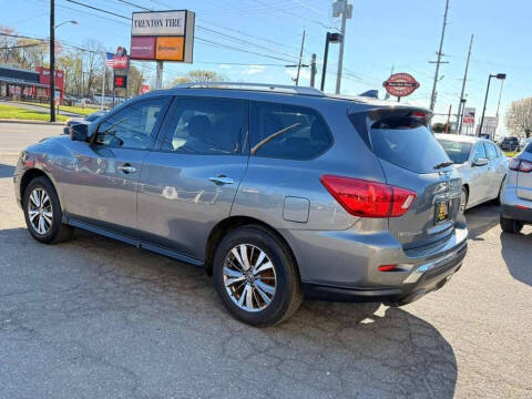 2020 Nissan Pathfinder SL