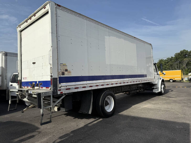 2017 Freightliner M2 106