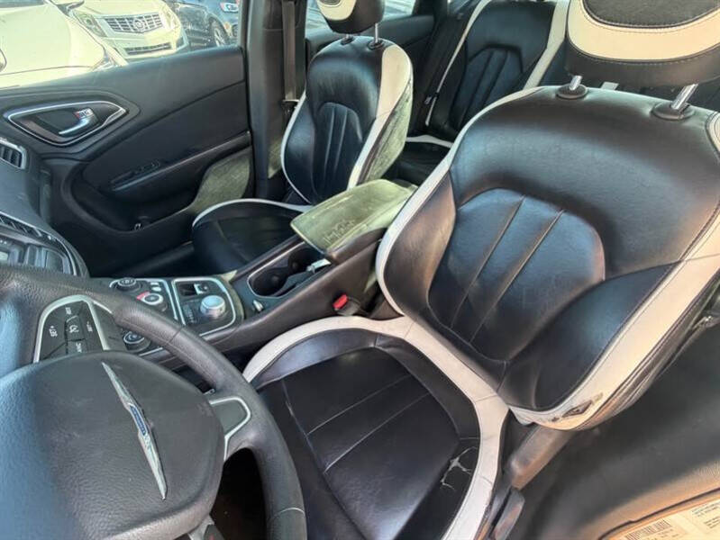 2016 Chrysler 200 Limited